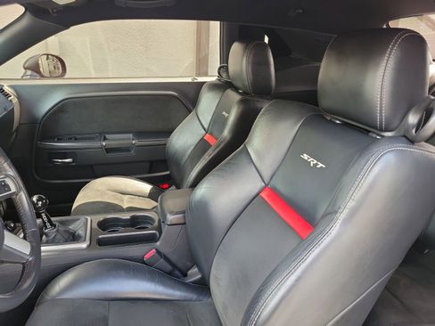 Used 2009 Dodge Challenger SRT8 RWD image 12