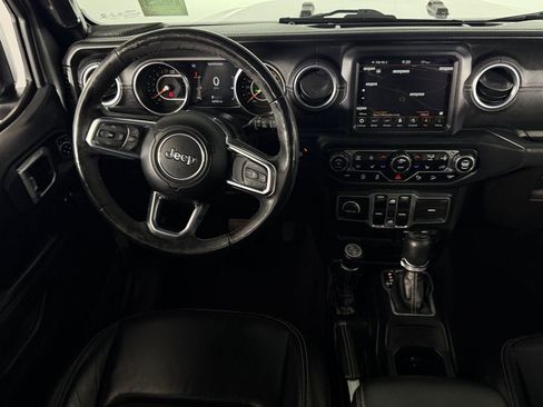 Used 2018 Jeep Wrangler Unlimited Sahara image 13