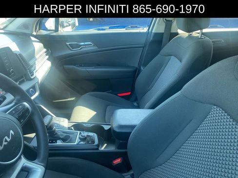 Used 2023 Kia Sportage LX image 5