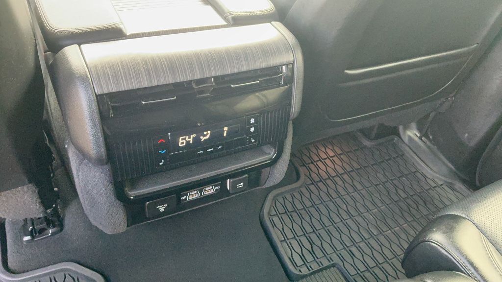 Used 2024 Jeep Wagoneer Series II w/ Flexible Seating Group RWD image 10