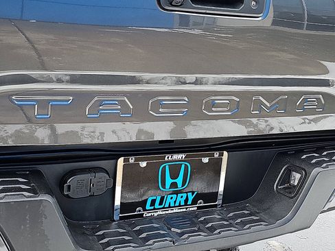 Used 2018 Toyota Tacoma SR image 30