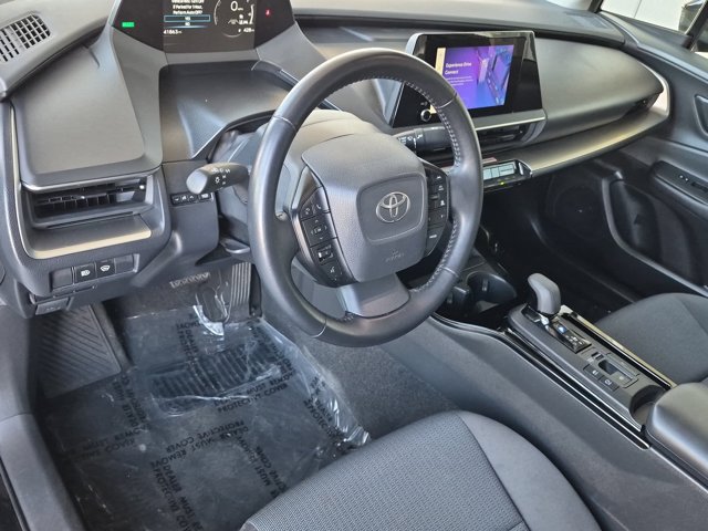 Used 2025 Toyota Prius LE FWD image 17