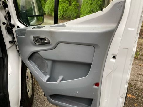 Used 2018 Ford Transit 250 130 Medium Roof RWD image 19