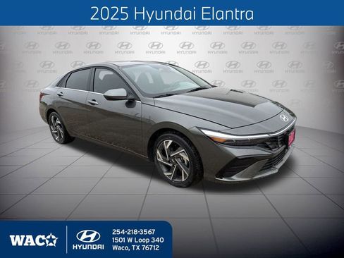Used 2025 Hyundai Elantra SEL image 1