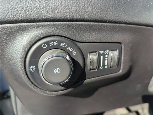 Used 2021 Jeep Compass Limited image 25