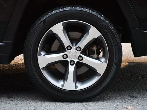 Used 2023 Jeep Grand Cherokee L Limited image 11