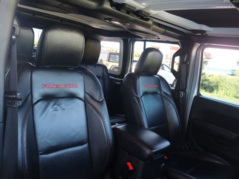 Used 2018 Jeep Wrangler Unlimited Rubicon AWD/4WD image 40