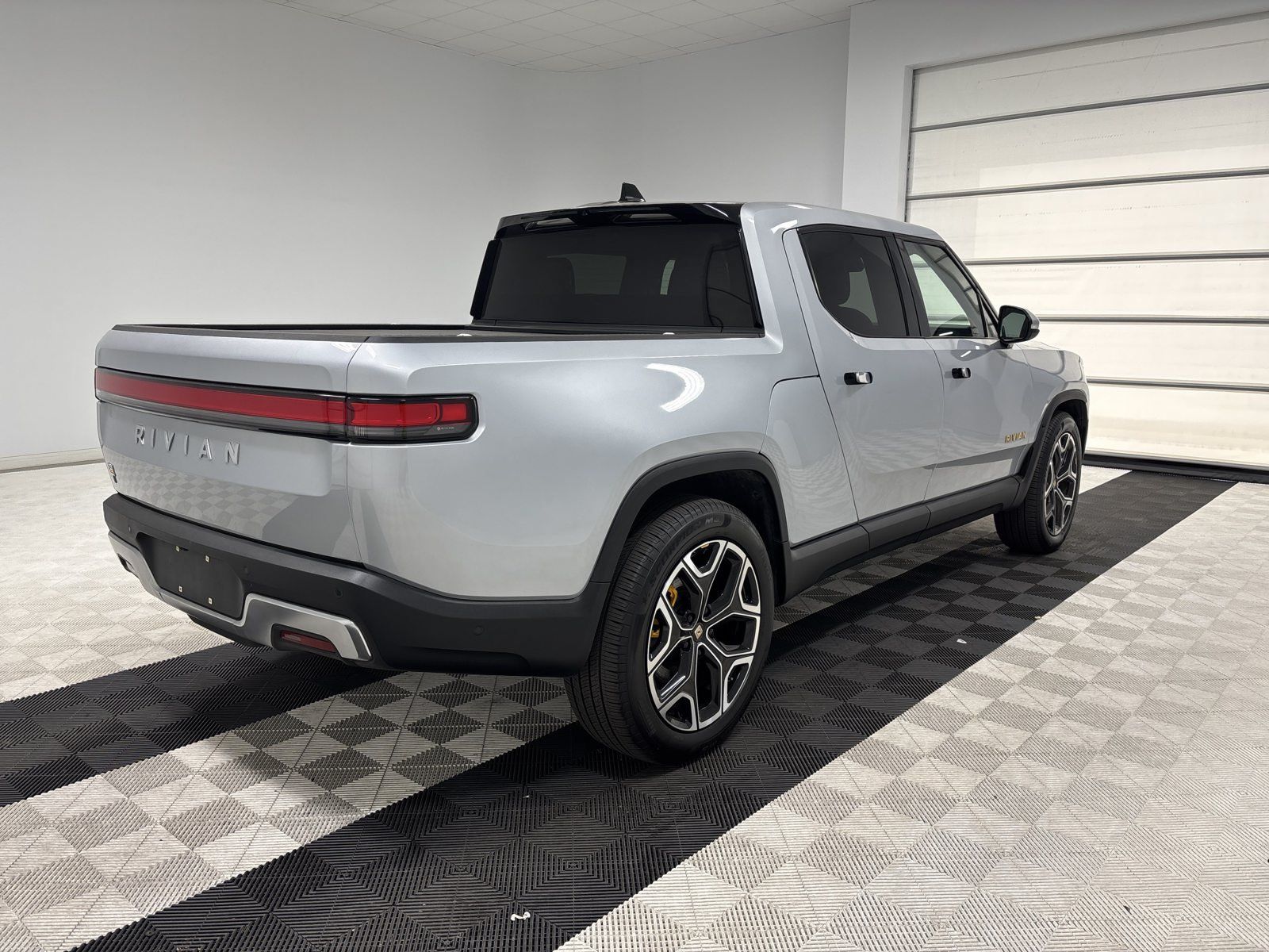 Used 2022 Rivian R1T Launch Edition AWD/4WD image 5