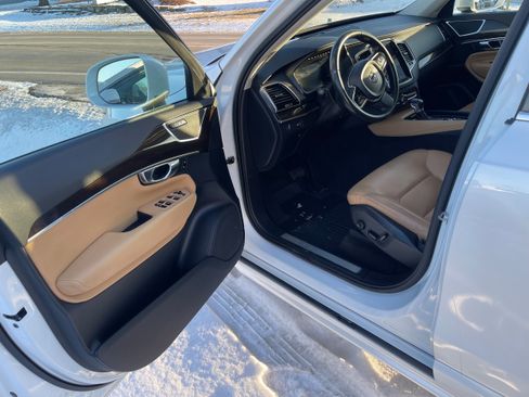 Used 2016 Volvo XC90 T6 Momentum w/ Momentum Plus Package image 13