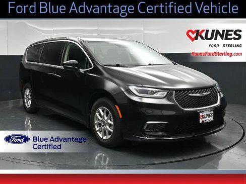 Used 2024 Chrysler Pacifica Touring-L FWD image 1