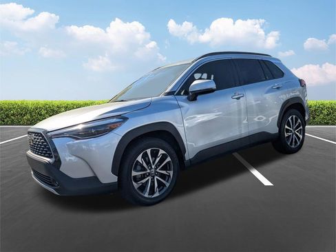 Used 2023 Toyota Corolla Cross XLE w/ Convenience Package image 8