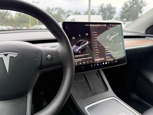 Used 2024 Tesla Model Y Long Range image 22