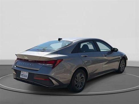 Used 2024 Hyundai Elantra SEL FWD image 4