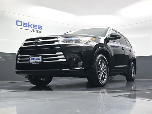 Used 2017 Toyota Highlander XLE image 44