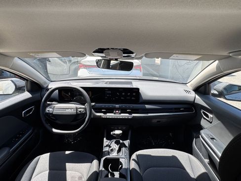 Used 2025 Kia K4 LXS FWD image 33