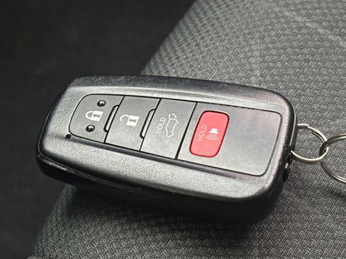 Used 2025 Toyota RAV4 XLE image 22