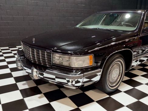 Used 1995 Cadillac Fleetwood Brougham RWD image 7