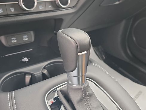 Certified 2026 Honda HR-V EX-L image 17