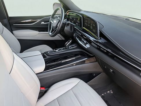 Used 2024 Cadillac Escalade Sport w/ LPO, ONYX Package image 35