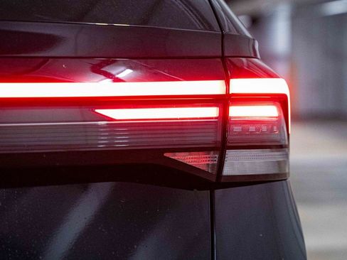 New 2026 Volkswagen Taos SE image 6