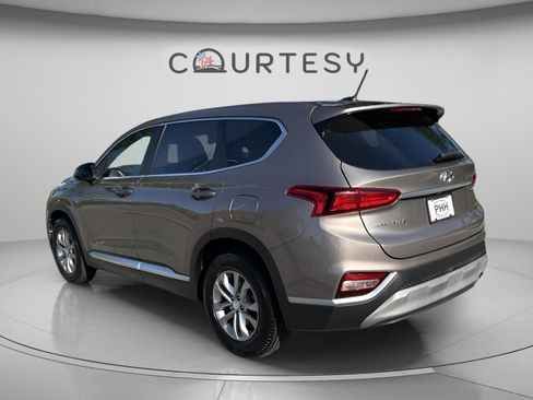 Used 2019 Hyundai Santa Fe SE image 5
