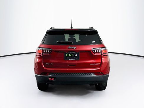 Used 2025 Jeep Compass Trailhawk AWD/4WD image 7