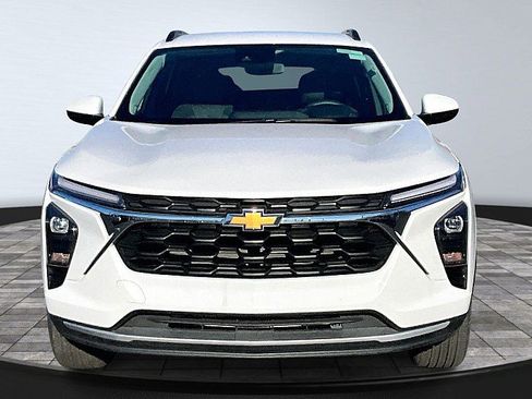 Used 2024 Chevrolet Trax LT image 3