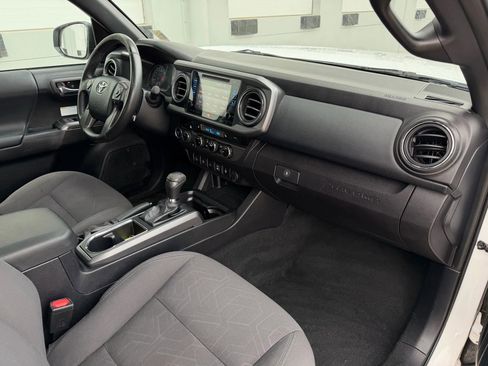 Used 2017 Toyota Tacoma TRD Off-Road image 15