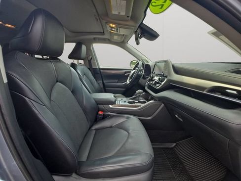 Used 2022 Toyota Highlander Limited FWD image 15