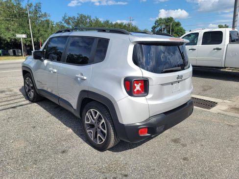 Used 2015 Jeep Renegade Latitude w/ Popular Equipment Group FWD image 5