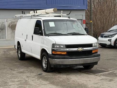 Used 2019 Chevrolet Express 3500 w/ Driver Convenience Package image 2