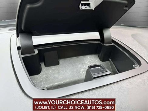 Used 2016 Chevrolet Traverse LT w/ Style and Technology Package image 33