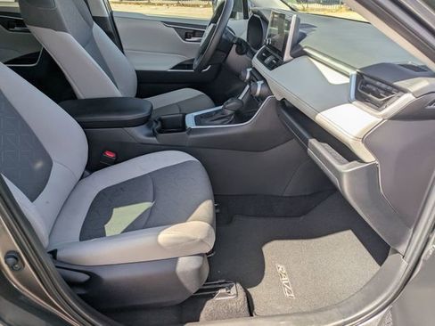 Used 2025 Toyota RAV4 XLE w/ Convenience Package image 30