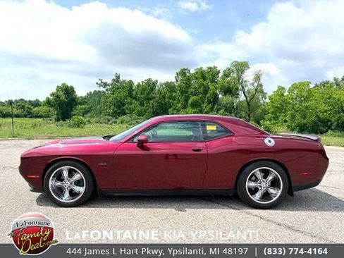 Used 2017 Dodge Challenger R/T w/ Cold Weather Group RWD image 2