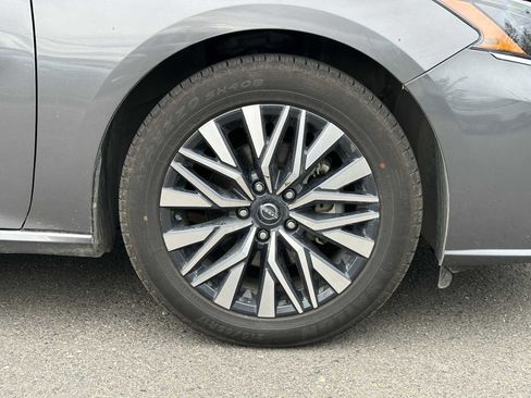 Used 2024 Nissan Altima 2.5 SV image 9