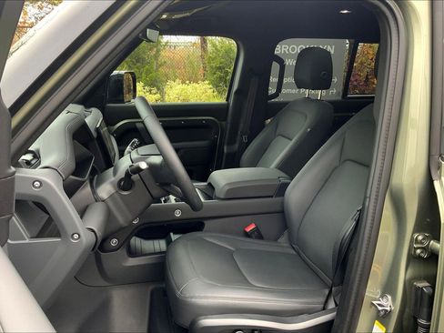 Used 2025 Land Rover Defender 110 X-Dynamic SE image 7
