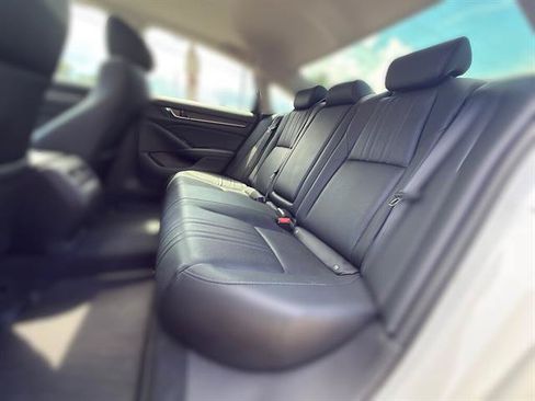 Used 2018 Honda Accord Touring image 10