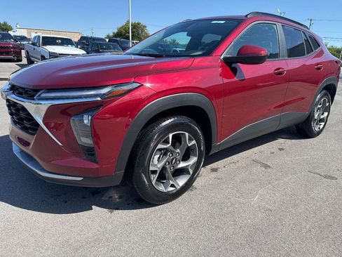 Used 2024 Chevrolet Trax LT image 1