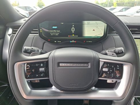 New 2025 Land Rover Range Rover Long Wheelbase SE image 18