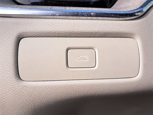 Used 2023 Volvo XC60 B5 Ultimate w/ Climate Package image 10