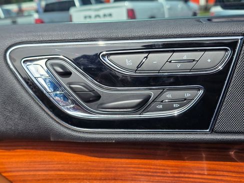 Used 2019 Lincoln Navigator Reserve AWD/4WD image 32