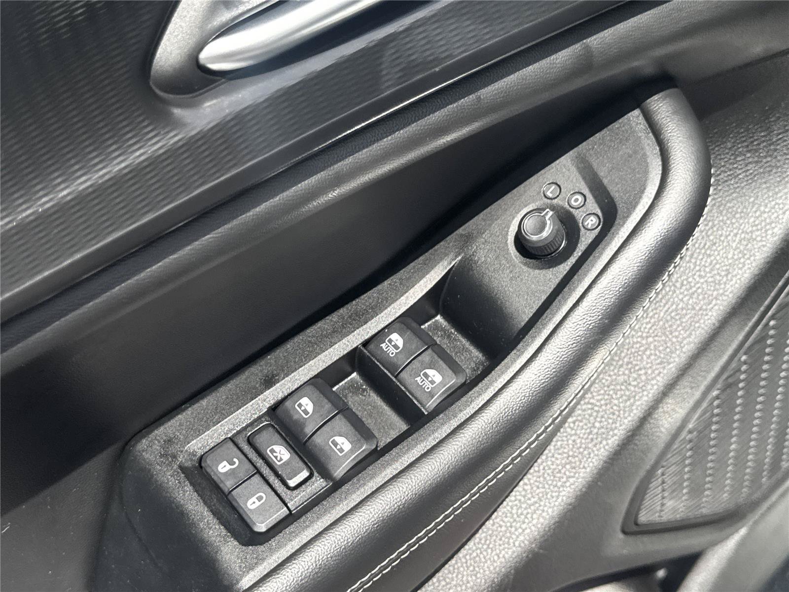 Used 2023 Jeep Grand Cherokee Altitude AWD/4WD image 18