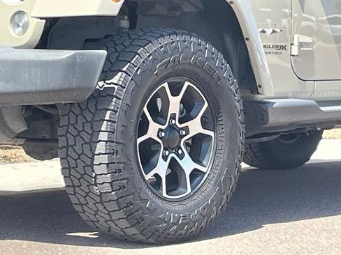 Used 2018 Jeep Wrangler Unlimited Sahara w/ Connectivity Group image 20