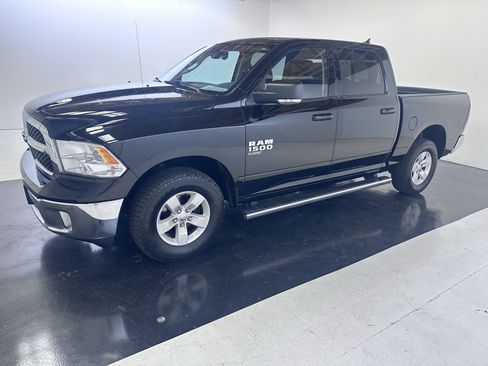 Used 2019 RAM 1500 Classic SLT w/ Luxury Group AWD/4WD image 8