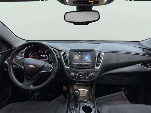 Used 2017 Chevrolet Malibu LT image 15