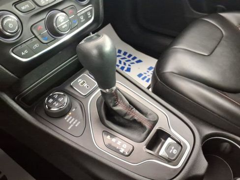 Used 2019 Jeep Cherokee Trailhawk w/ Cold Weather Group AWD/4WD image 22