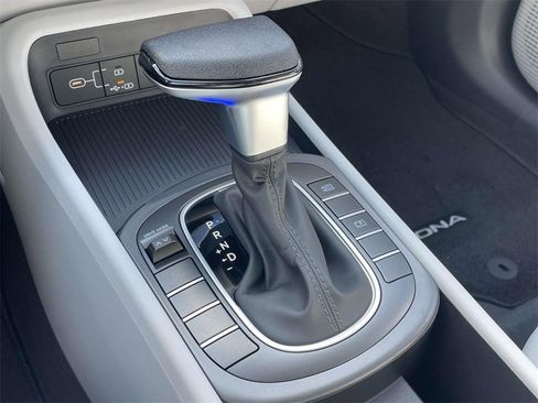 New 2026 Hyundai Kona SE image 18