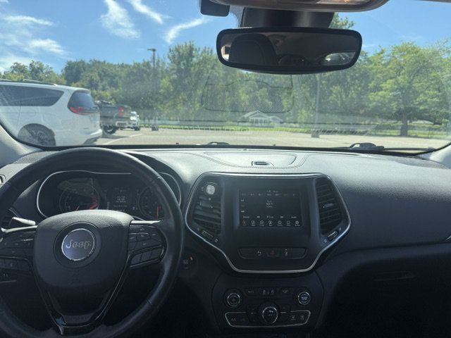 Used 2021 Jeep Cherokee Latitude Plus AWD/4WD image 6