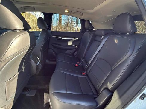 Certified 2025 INFINITI QX50 Luxe image 11