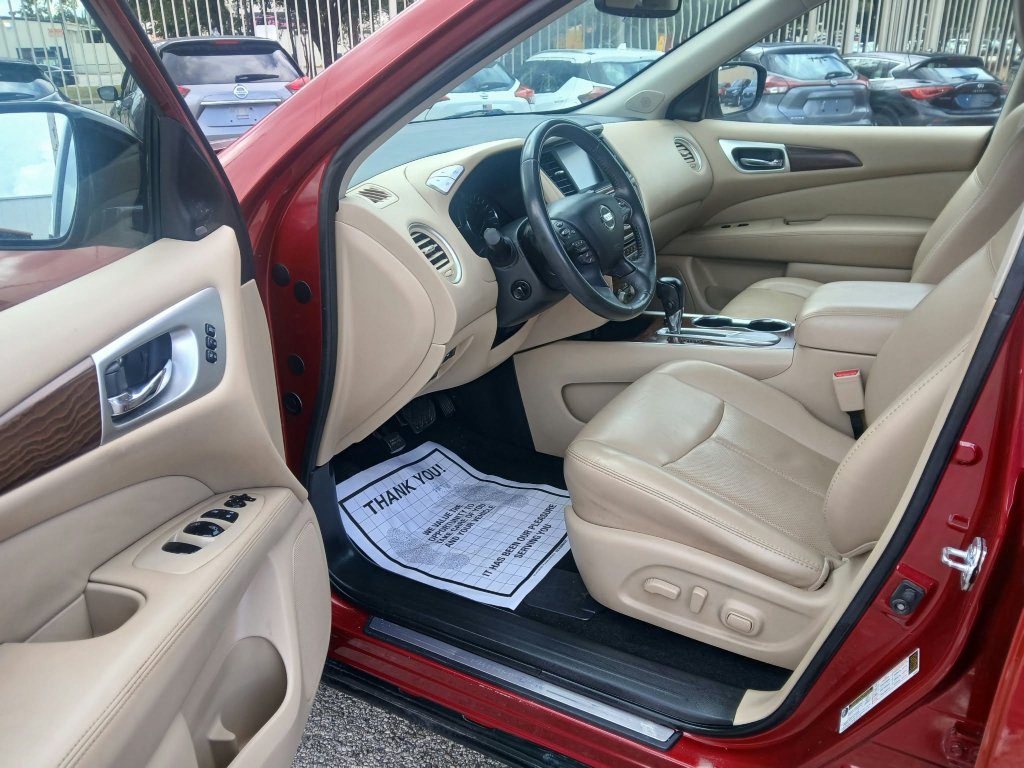 Used 2017 Nissan Pathfinder Platinum w/ Family Entertainment Package FWD image 9